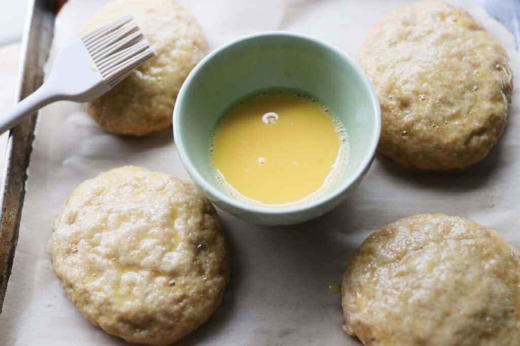 egg wash for pretzel buns