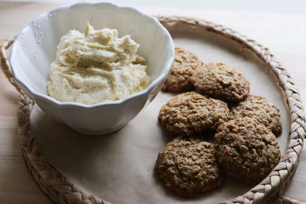icing and oatmeal cream pies that need to be iced