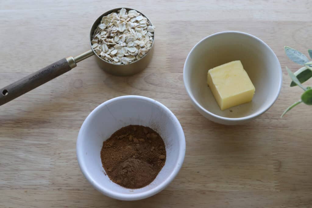 the topping ingredients for Healthy Cinnamon Coffee Cake Baked Oatmeal 