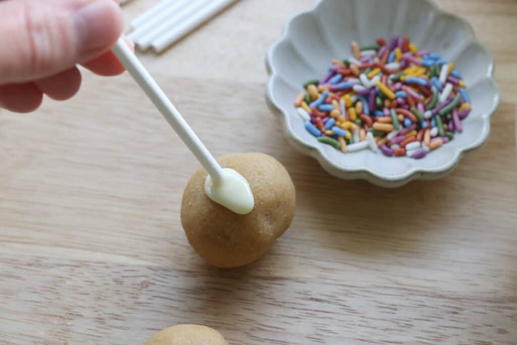 placing the stick into the Freshly milled cake pop