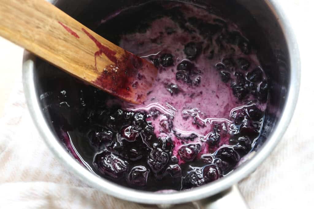 blueberry jam that has thickened for the freshly milled blueberry cheesecake oatmeal cream pies